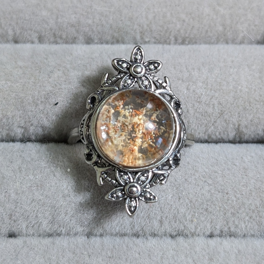 Elegant Silver Floral Ring with Gold Accents
